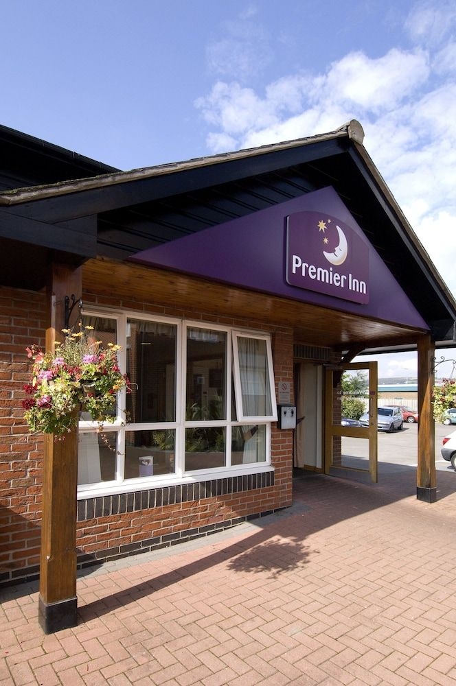 Premier Inn Swansea North4