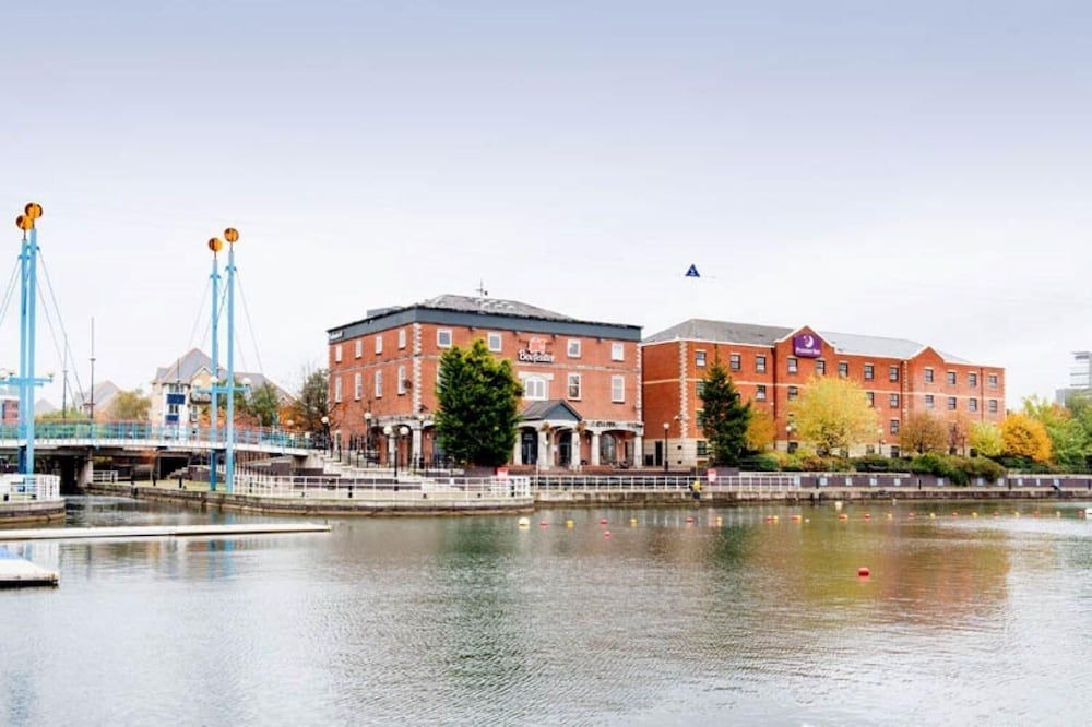 Premier Inn Manchester (Salford Quays)1