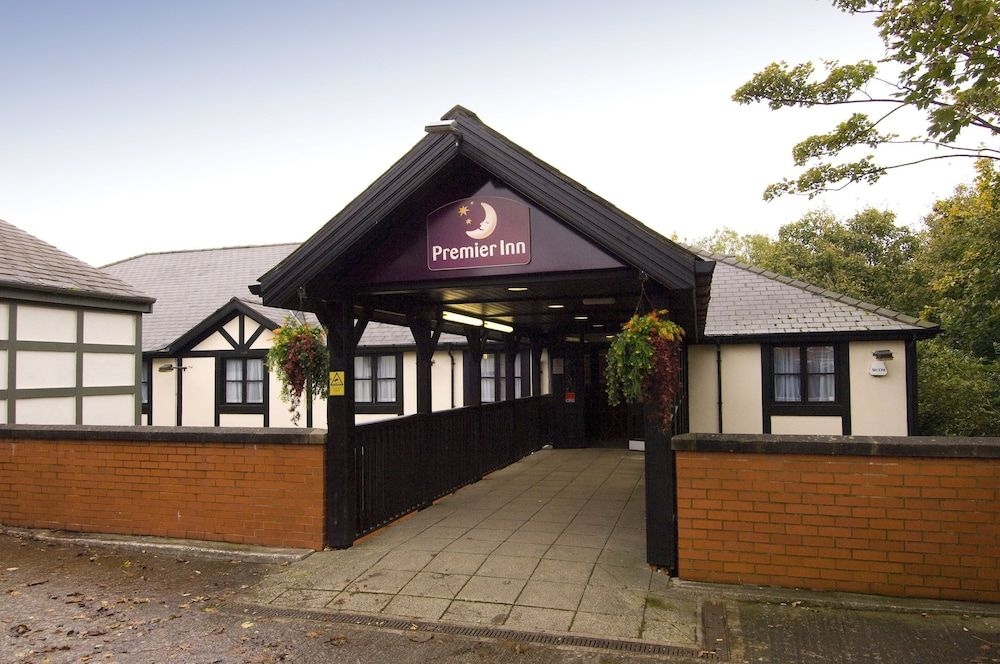 Premier Inn Manchester (Swinton)3