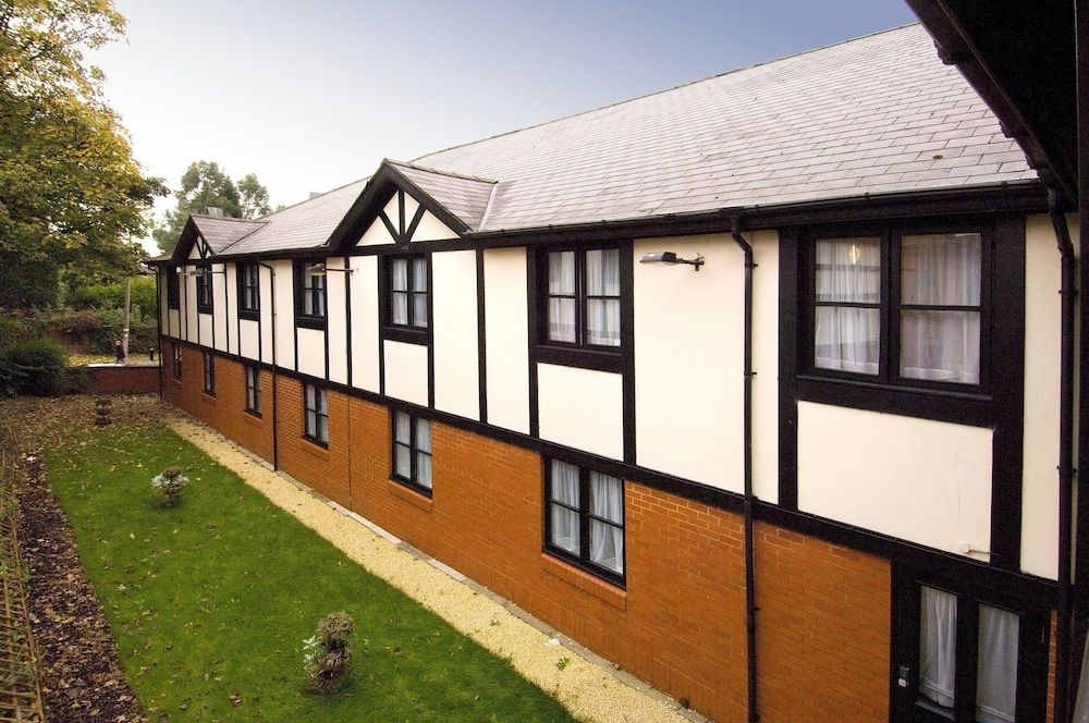 Premier Inn Manchester (Swinton)1