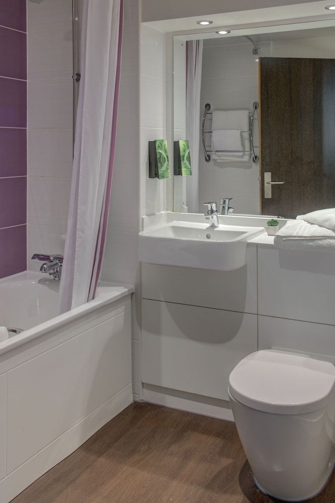 Premier Inn Huddersfield West3