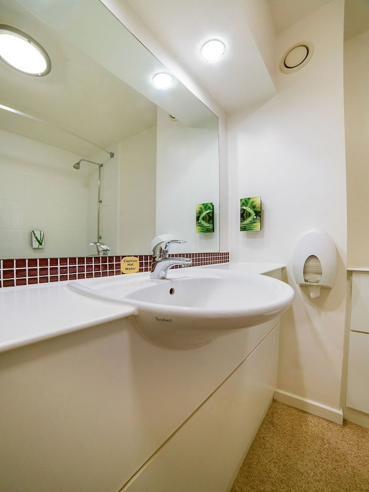 Premier Inn St Helens (A580/ East Lancs)4