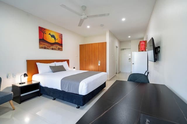 Superior Studio, 1 Queen Bed