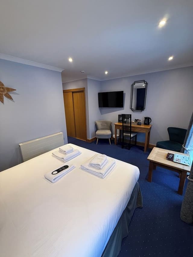 Double Room (Room 6)