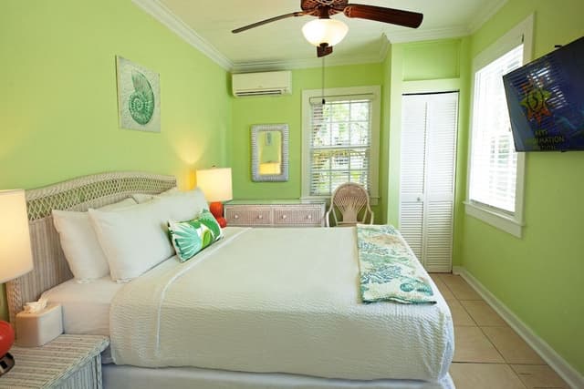Standard Room, 1 Queen Bed