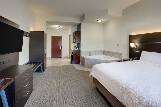 Standard Room, 1 King Bed, Jetted Tub