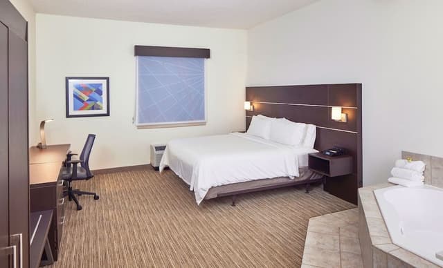 Standard Room, 1 King Bed, Jetted Tub