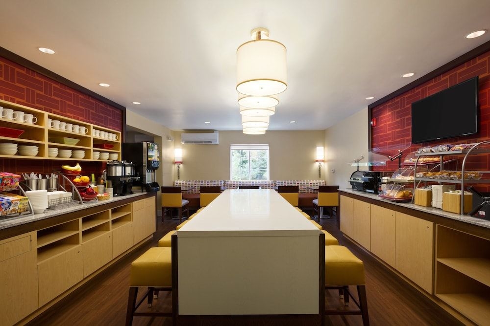Hawthorn Suites by Wyndham3