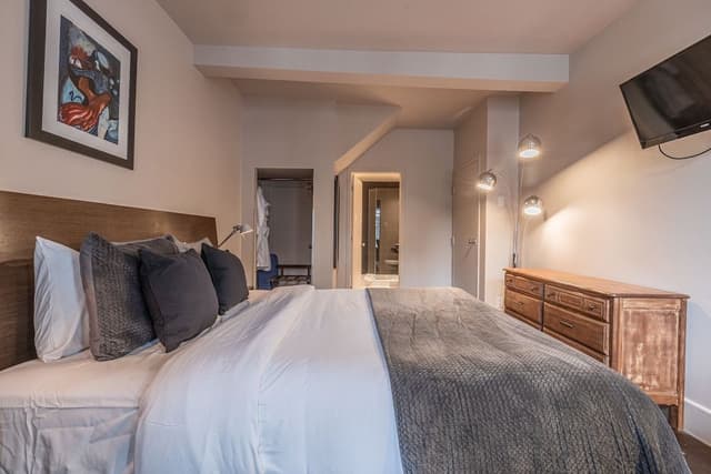 Room, 1 Queen Bed (Chambre 5)