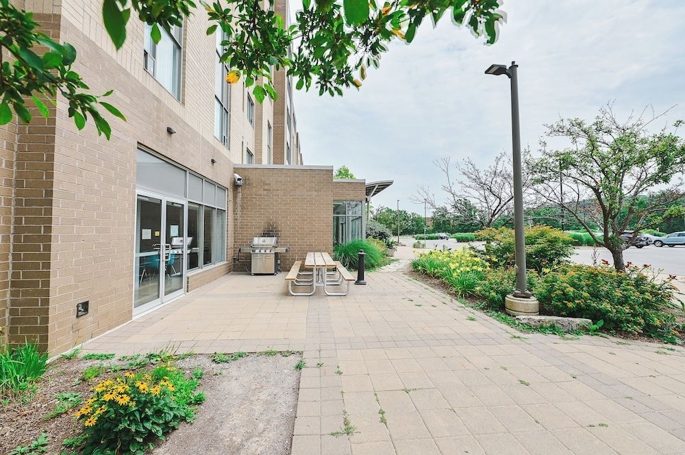 Residence & Conference Centre - Niagara-on-the-Lake2