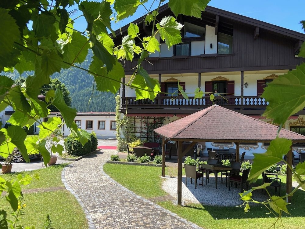 Romantik Hotel Der Alpenhof1