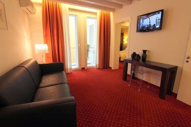 Junior Suite, Connecting Rooms