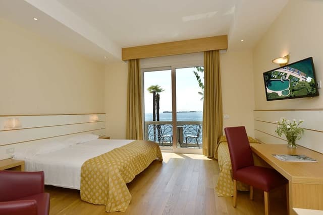 Suite, Lake View