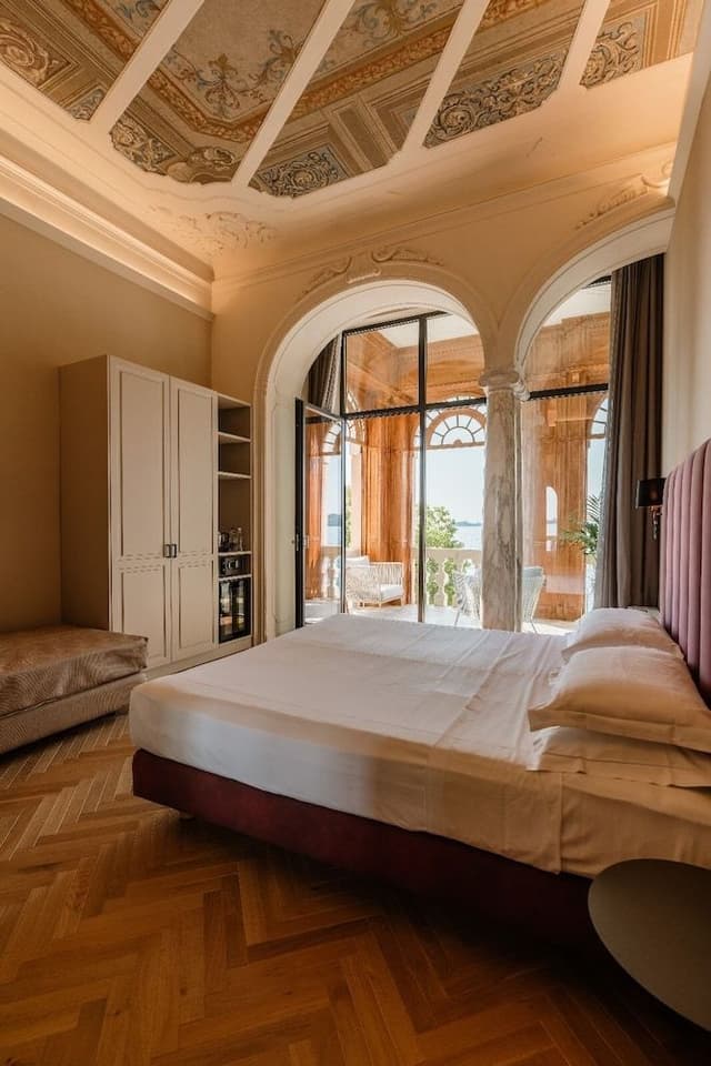 Signature Room