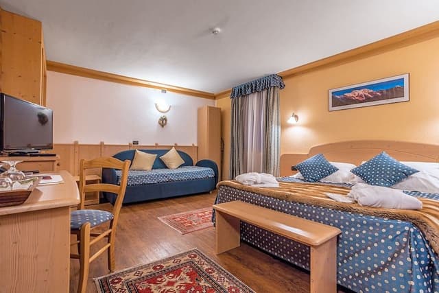 Family Room (Superior)