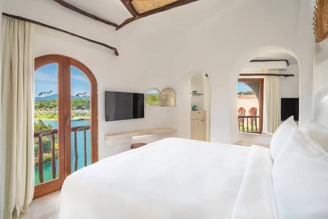 Premium Suite, 1 King Bed, Partial Sea View (Contemporary)