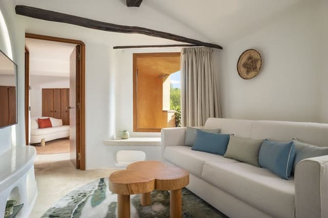 Deluxe Suite, 1 King Bed, Inner View (Contemporary)
