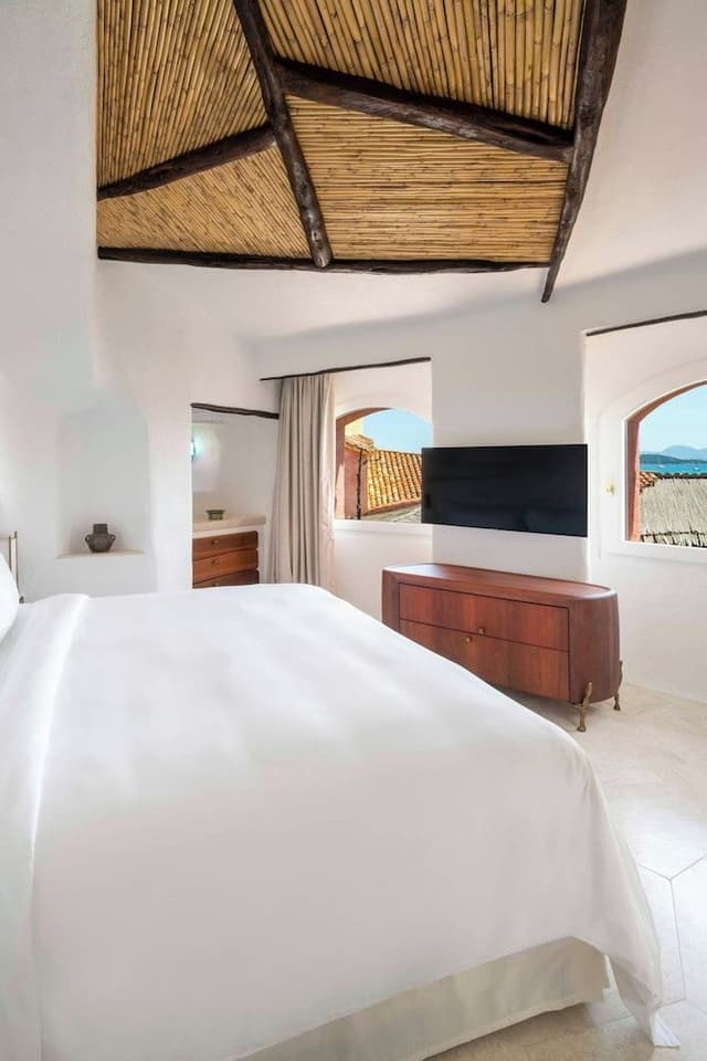 Premium Suite, 1 King Bed, Partial Sea View (Contemporary)