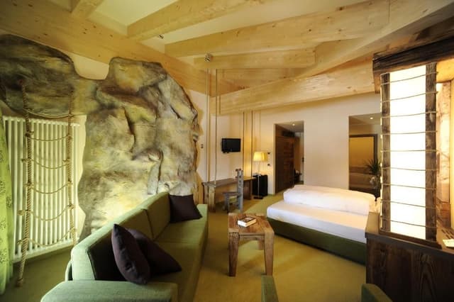 Suite with Mountain View