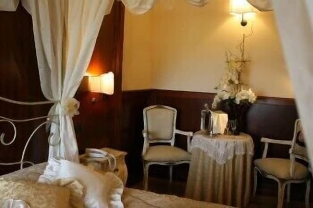Suite (Turkish Bath)