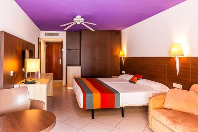 Double Room Single Use (1Adult)
