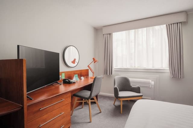 Standard Room, 1 Queen Bed