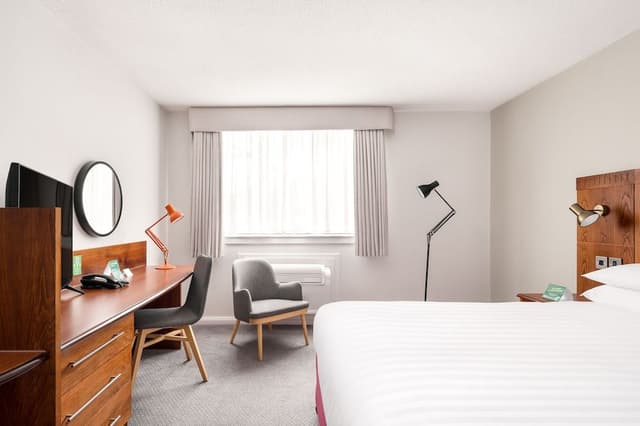 Standard Room, 1 Queen Bed