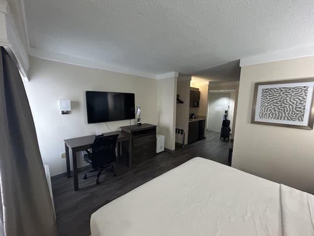 Suite King with Jetted Tub Smoke Free