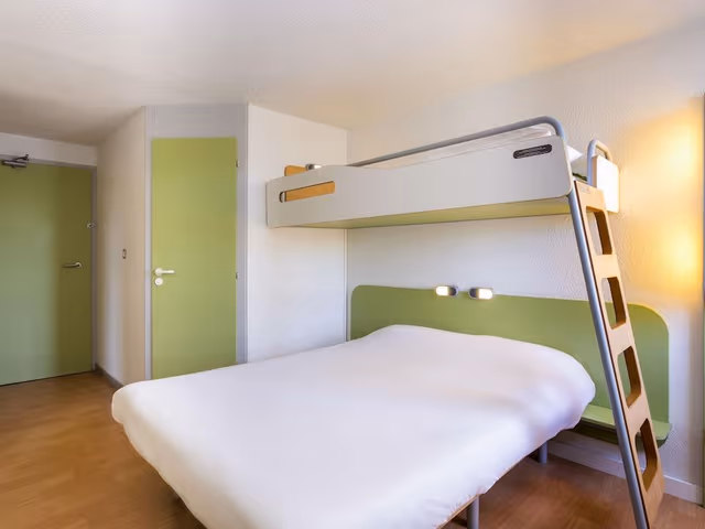 Triple Room, Multiple Beds