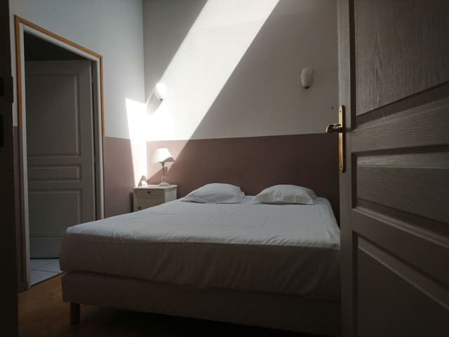 Apartment (Coquelicot)