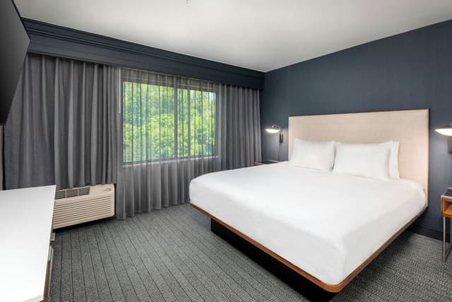 Suite, 1 Bedroom, Balcony