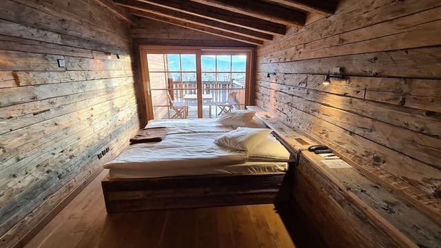 Suite, Balcony, Mountain View (South)