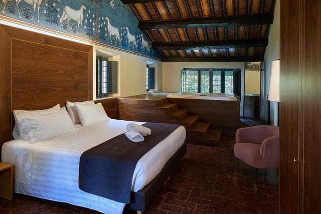 Deluxe Suite with Spa Bath