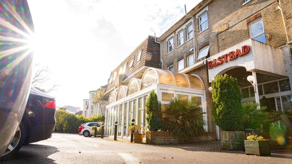 Elstead Hotel0