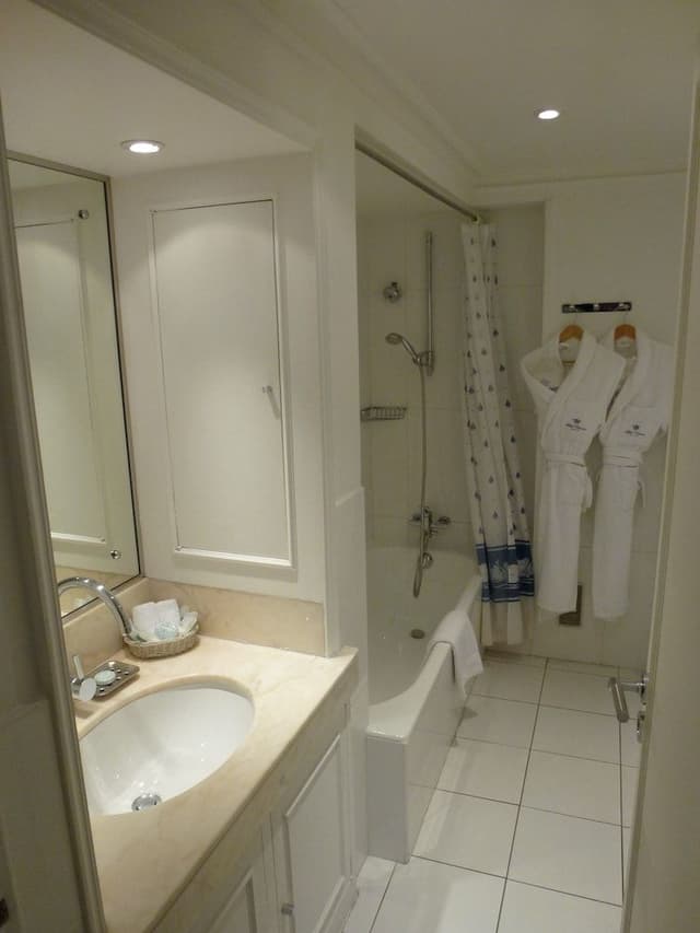 Comfort Room, City View