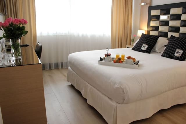 Comfort Room, City View