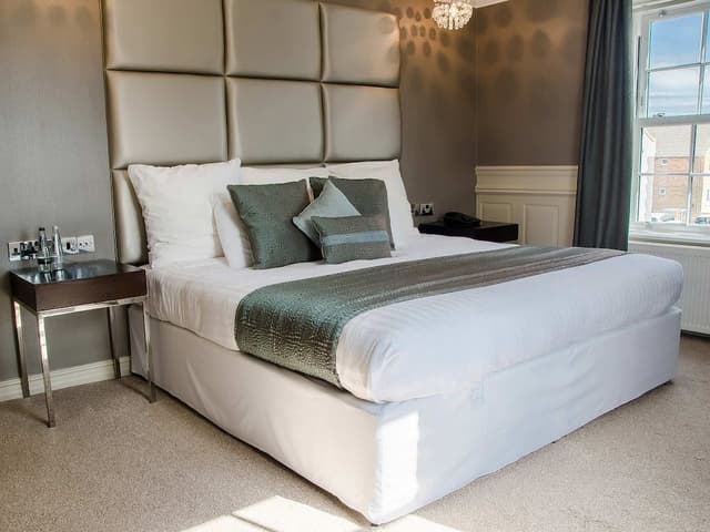Cliff Suite