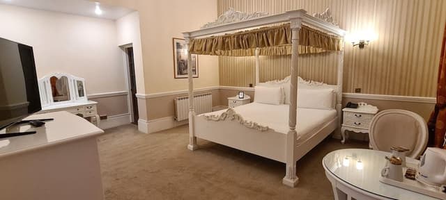 Manor House Four Poster Room