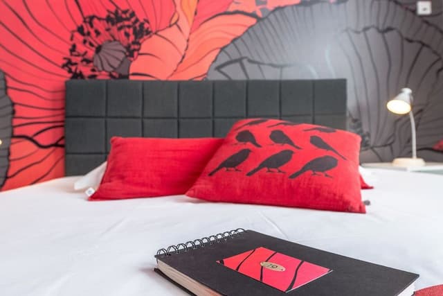Suite 2 Bedrooms (2 bathrooms)