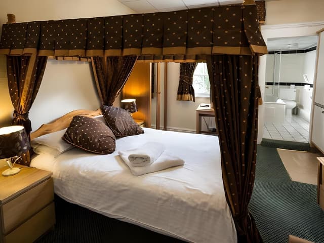 Double room-Superior-Ensuite-Four Poster