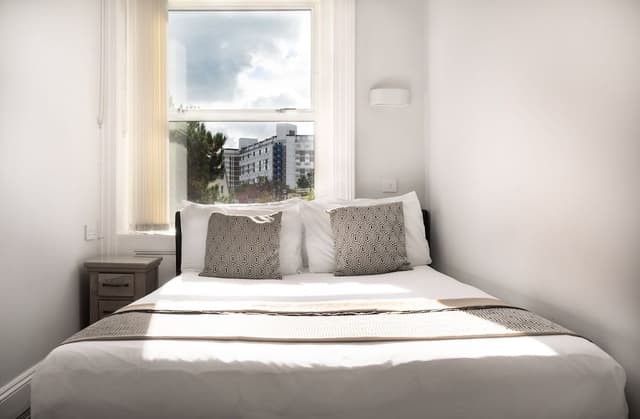 Basic Double Room, Ensuite (Small)