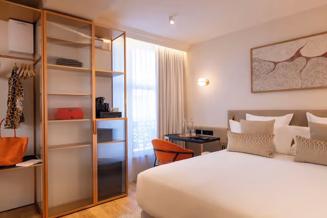Comfort Room, Courtyard View