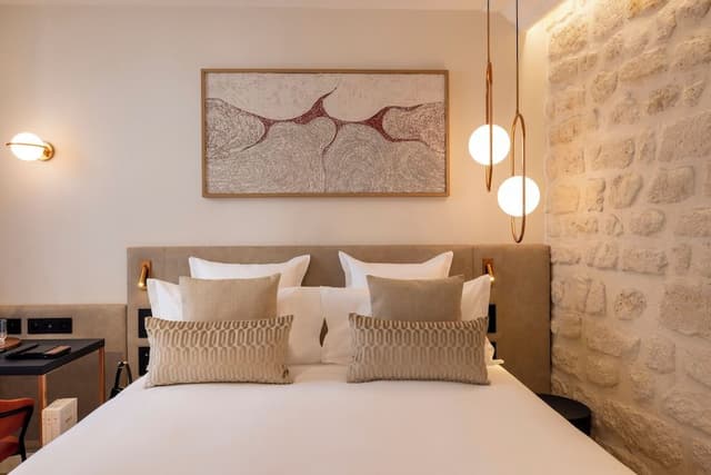 Comfort Room, Courtyard View