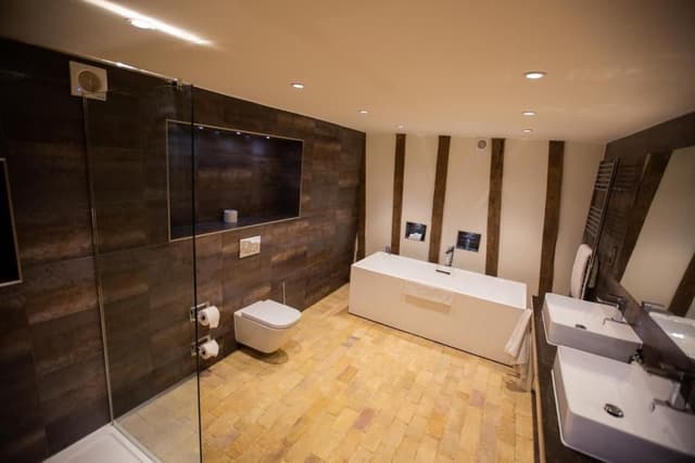 King Suite with Spa Bath