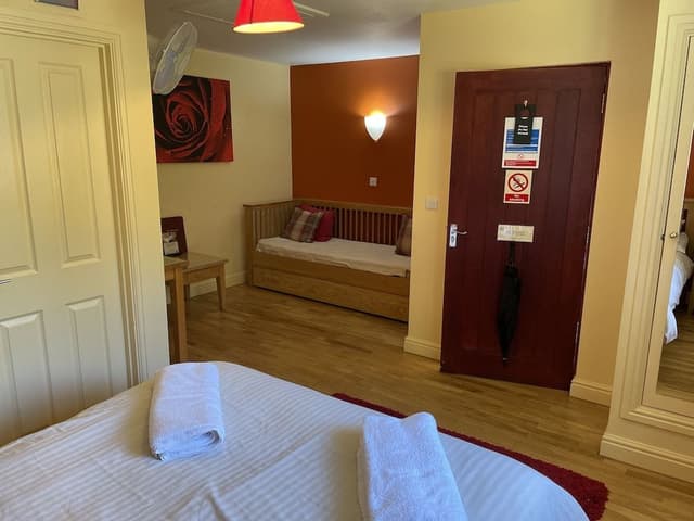 Family Room (Sleeps 4)