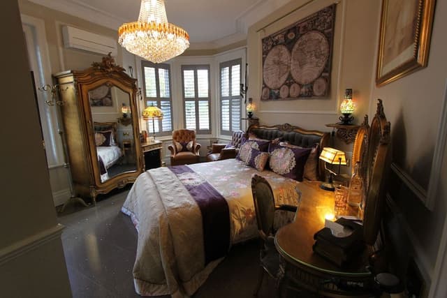 Double Room, Ensuite (Versailles)