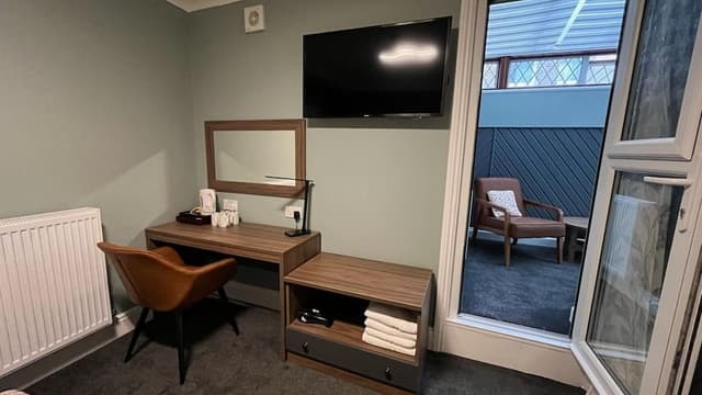 Quadruple Room, Ensuite (Double and Two Single Bed)