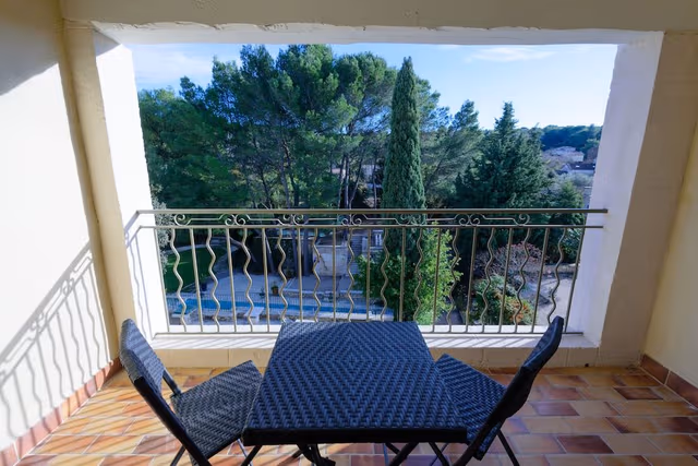 Classic Duplex, 2 Bathrooms, Garden View