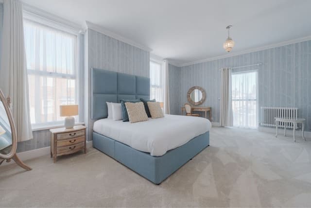 Superior Superking Suite with Bath & Shower
