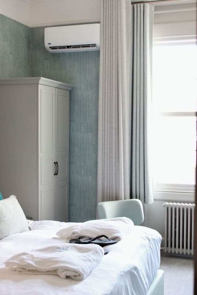 Refurbished Cosy Superking